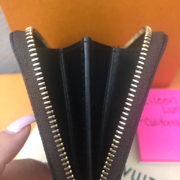 ❌Sold❌ 𝗕𝗡𝗪𝗧 𝘇𝗶𝗽𝗽𝘆 𝗰𝗼𝗶𝗻 𝗽𝘂𝗿𝘀𝗲 - Picture 7 of 15